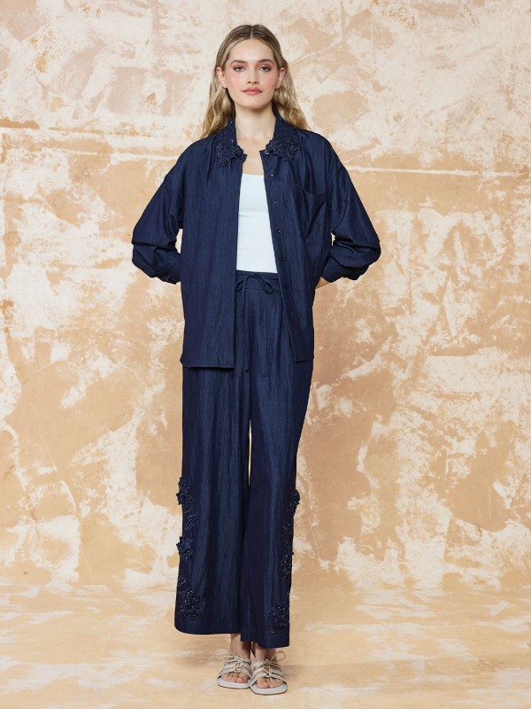 DENİM KUMAŞ YAKASI NAKIŞ DETAYLI GÖMLEK