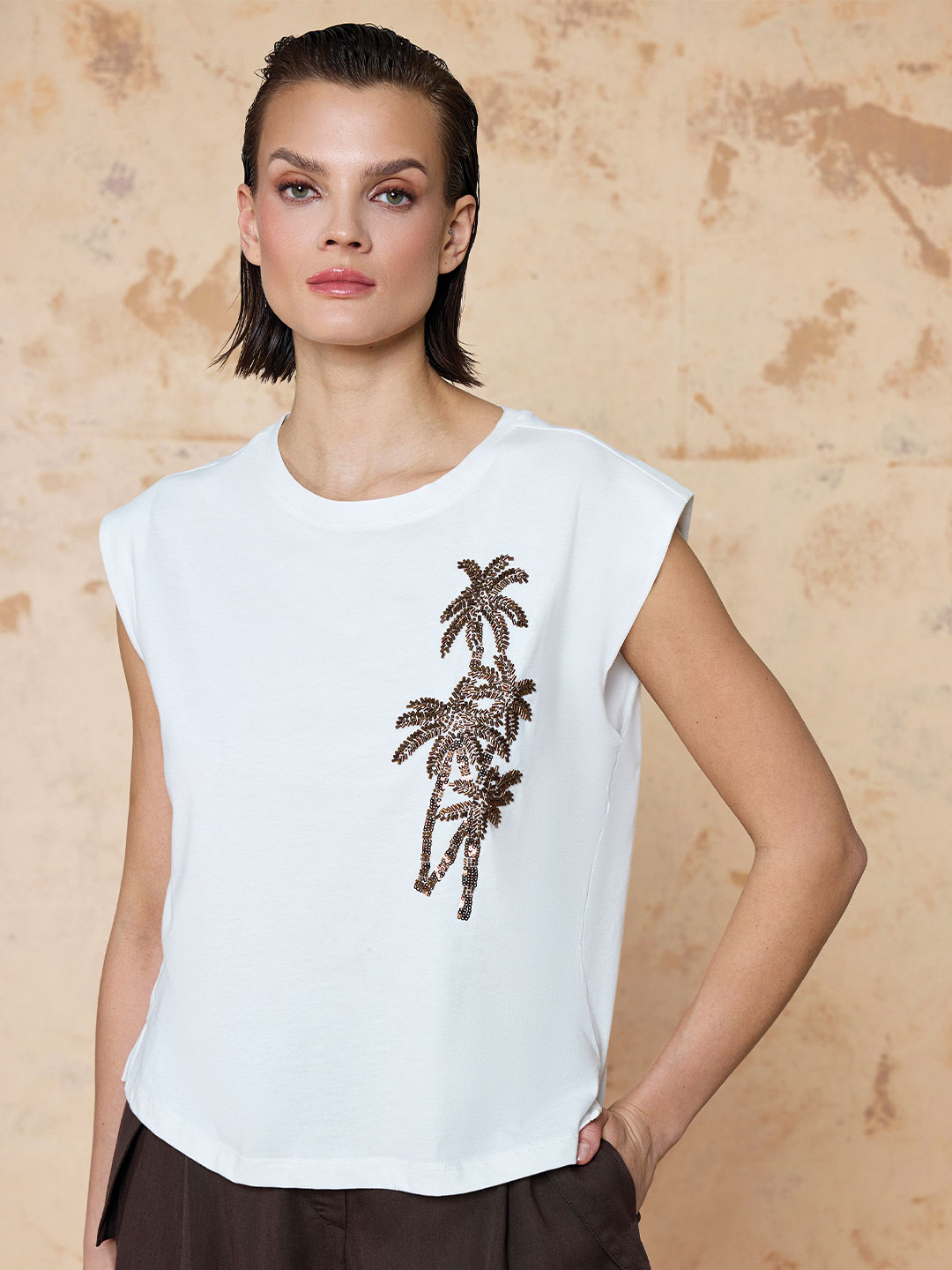 PALMİYE NAKIŞ İŞLEMELİ TİŞÖRT