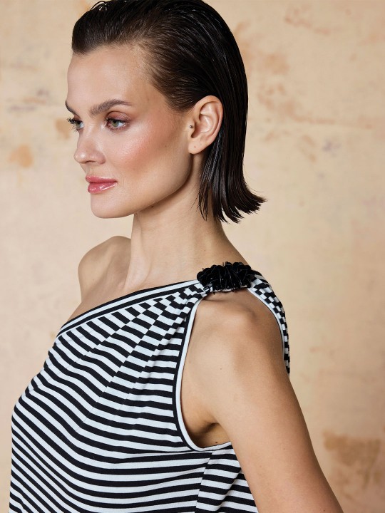 TEK OMUZLU ÇİZGİLİ TİŞÖRT