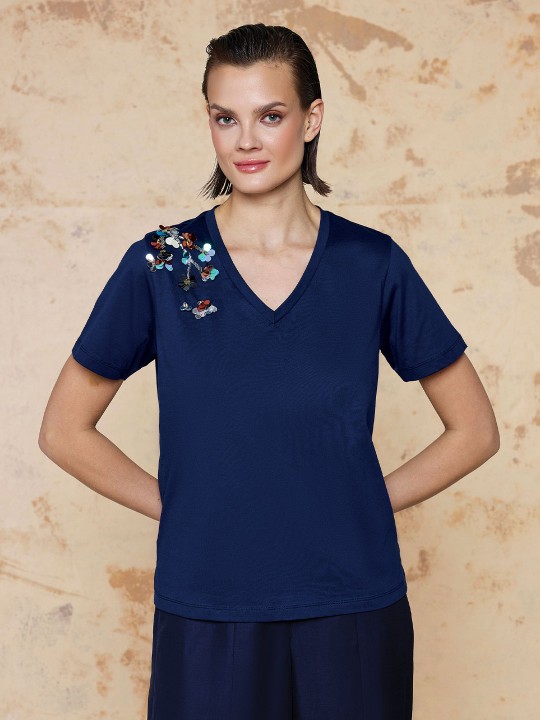 V YAKA PUL İŞLEMELİ TİŞÖRT