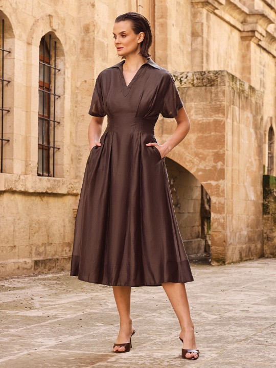 KEMER DETAYLI MİDİ BOY ELBİSE