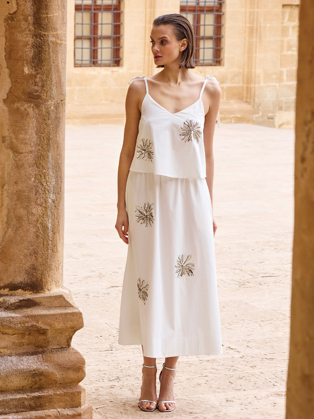 COTTON KUMAŞ NAKIŞ DETAYLI KOLSUZ ELBİSE