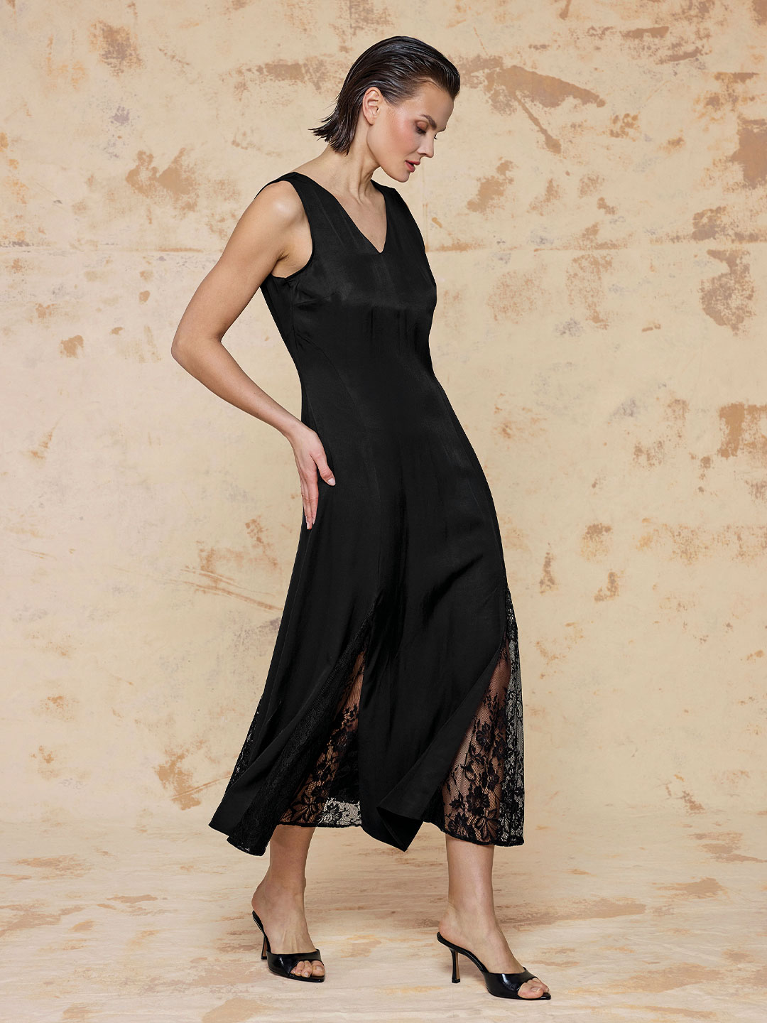 ETEK UCU DANTEL DETAYLI  ELBİSE