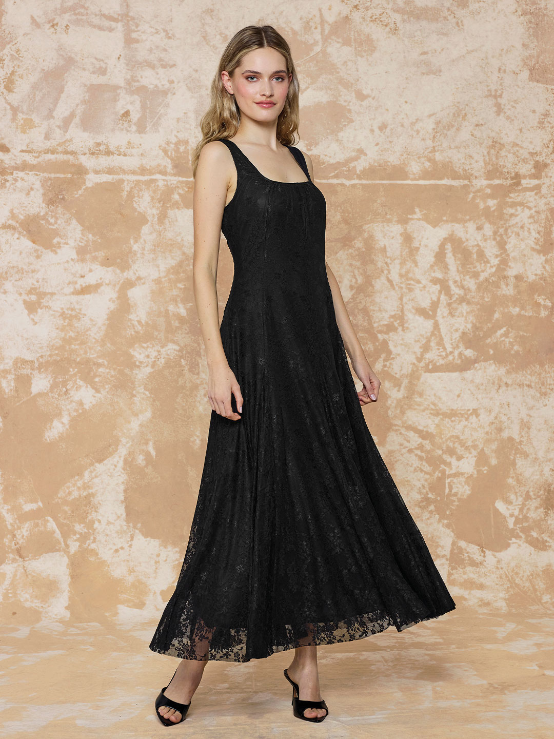 DANTEL KUMAŞLI  ELBİSE