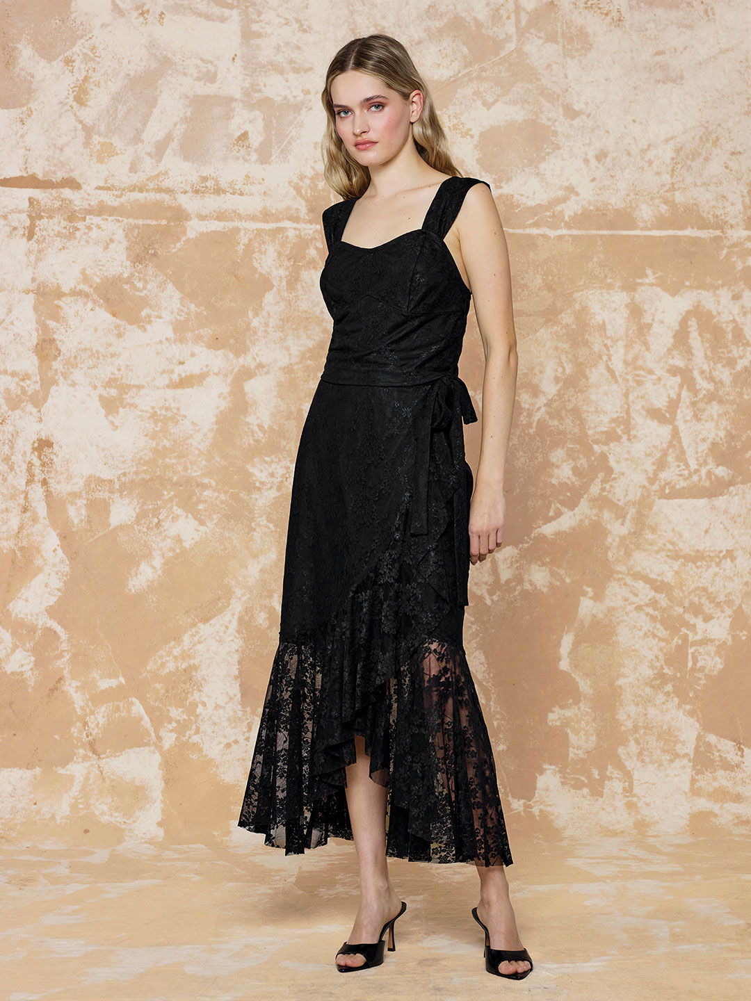 DANTEL KUMAŞ ASİMETRİK KESİM ETEK