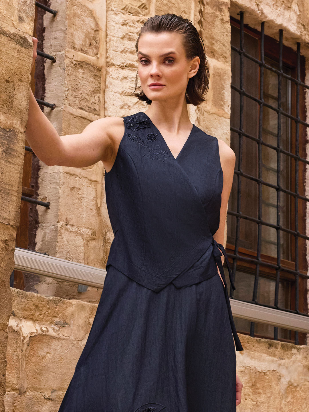 DENİM KUMAŞ NAKIŞ DETAYLI YELEK