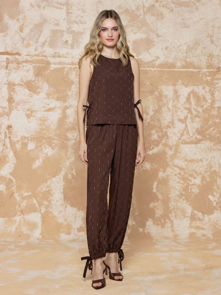 BÜRÜMCÜK KUMAŞ KOLSUZ BLUZ