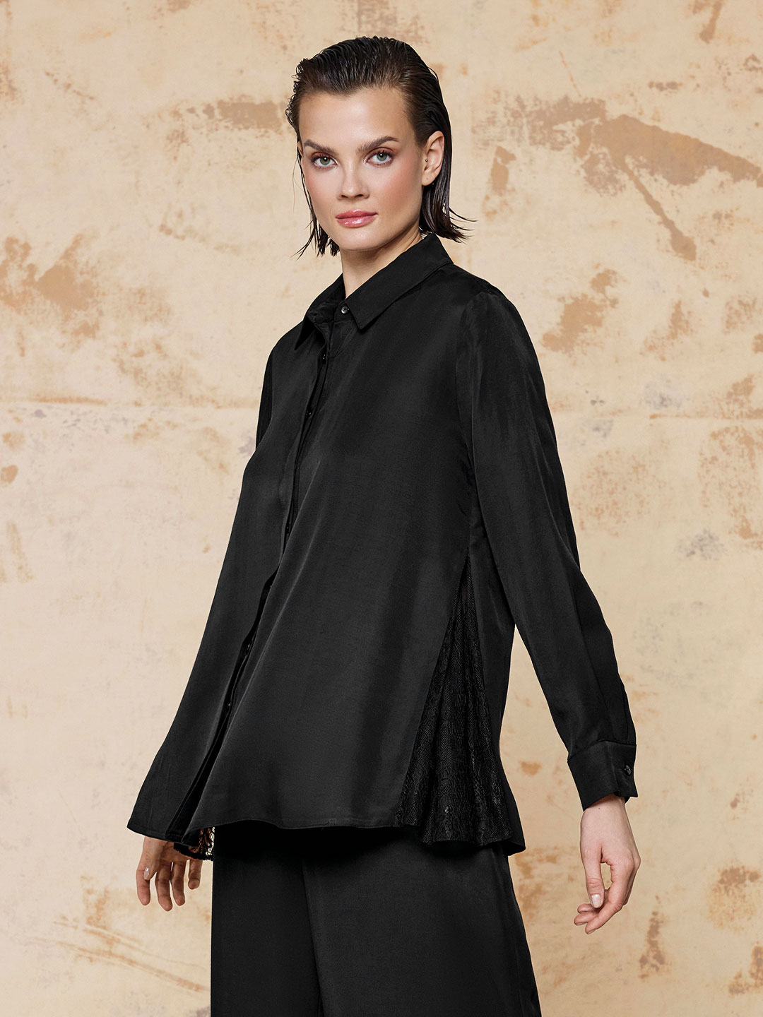 FLOŞ KUMAŞ DANTEL DETAYLI GÖMLEK