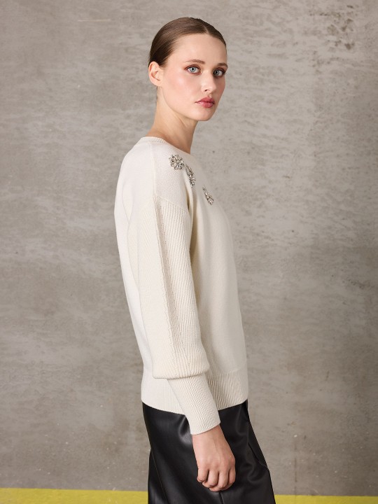 BİSİKLET YAKA TAŞ İŞLEMELİ TRİKO