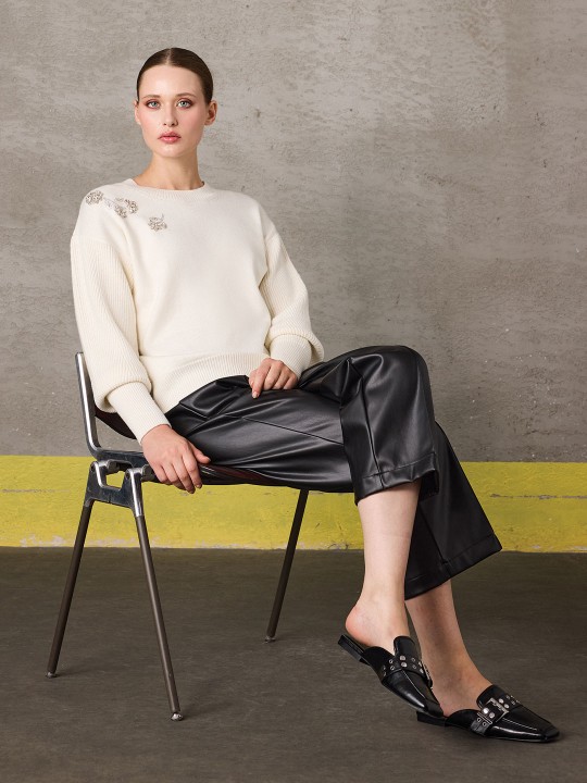 BİSİKLET YAKA TAŞ İŞLEMELİ TRİKO BİSİKLET YAKA TAŞ İŞLEMELİ TRİKO