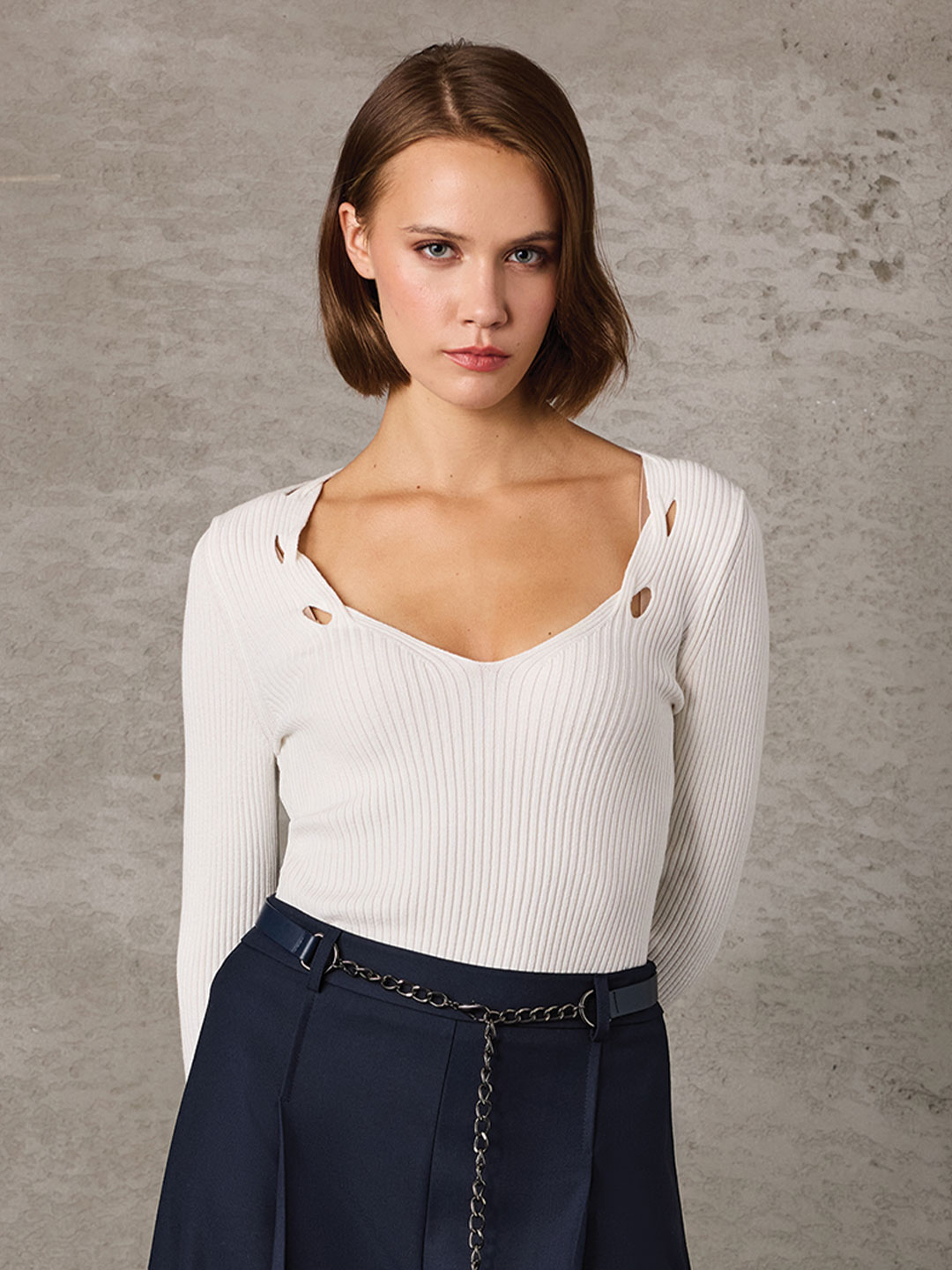 SIRTI V DETAYLI TRİKO SIRTI V DETAYLI TRİKO