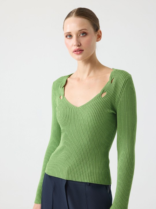 SIRTI V DETAYLI TRİKO SIRTI V DETAYLI TRİKO