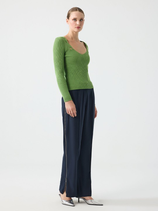 SIRTI V DETAYLI TRİKO SIRTI V DETAYLI TRİKO