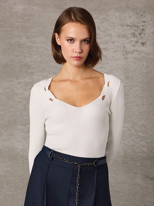 SIRTI V DETAYLI TRİKO SIRTI V DETAYLI TRİKO