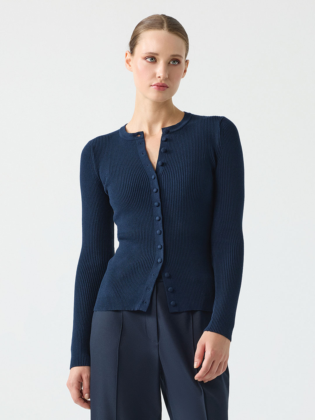 DÜĞME DETAYLI TRİKO DÜĞME DETAYLI TRİKO