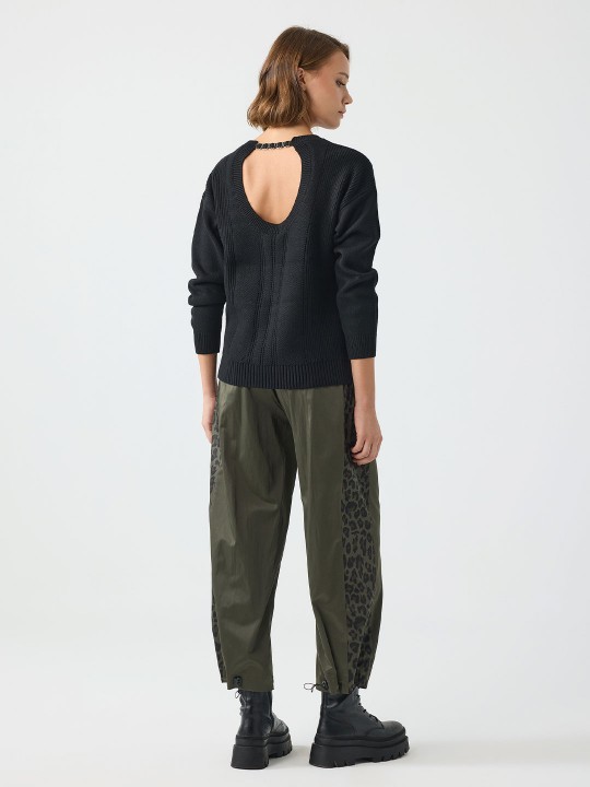 ARKASI DEKOLTE DETAYLI TRİKO