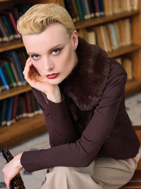 YAKASI KÜRK DETAYLI TRİKO HIRKA