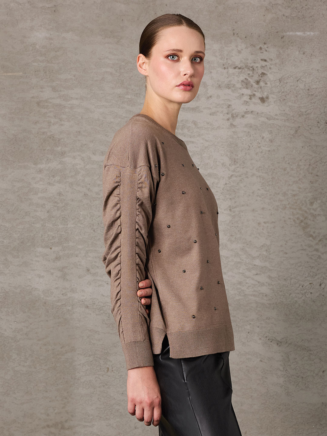 KOLU BÜZGÜ DETAYLI TRİKO KOLU BÜZGÜ DETAYLI TRİKO