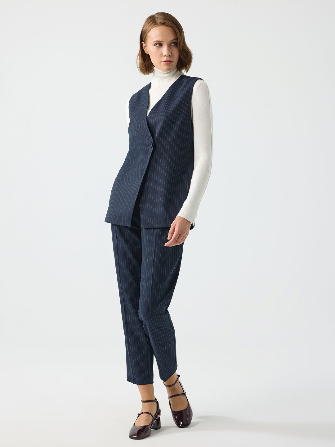 ÇİZGİLİ KUMAŞ DAR PAÇA PANTOLON ÇİZGİLİ KUMAŞ DAR PAÇA PANTOLON