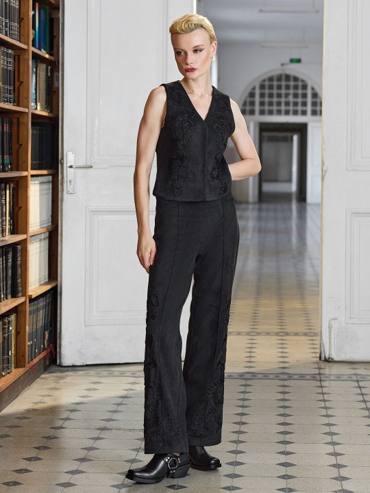 NAKIŞ DETAYLI SÜET PANTOLON