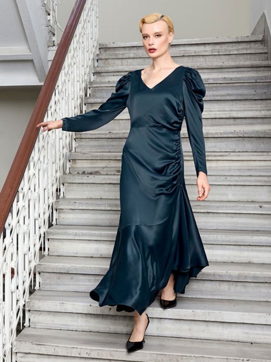 FLOŞ KUMAŞ V YAKA UZUN ELBİSE