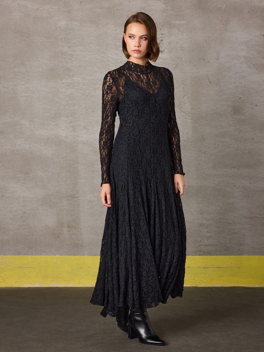 DANTEL KUMAŞLI  UZUN ELBİSE