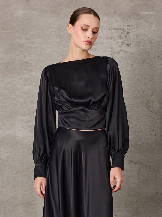 FLOŞ KUMAŞ ARKASI DEKOLTELİ BLUZ