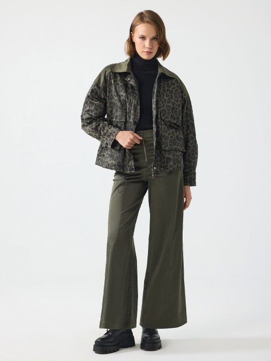 PARAŞÜT KUMAŞ LEOPAR DESENLİ KISA MONT