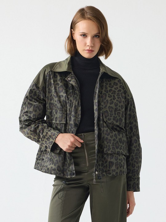 PARAŞÜT KUMAŞ LEOPAR DESENLİ KISA MONT